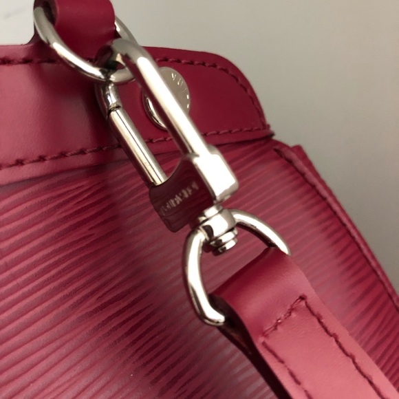 Louis Vuitton Epi Leather Brea MM Bag - Picture 4 of 8